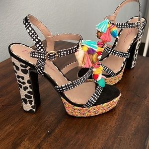 Boutique Betsey Johnson high platform heels Sz 9 New